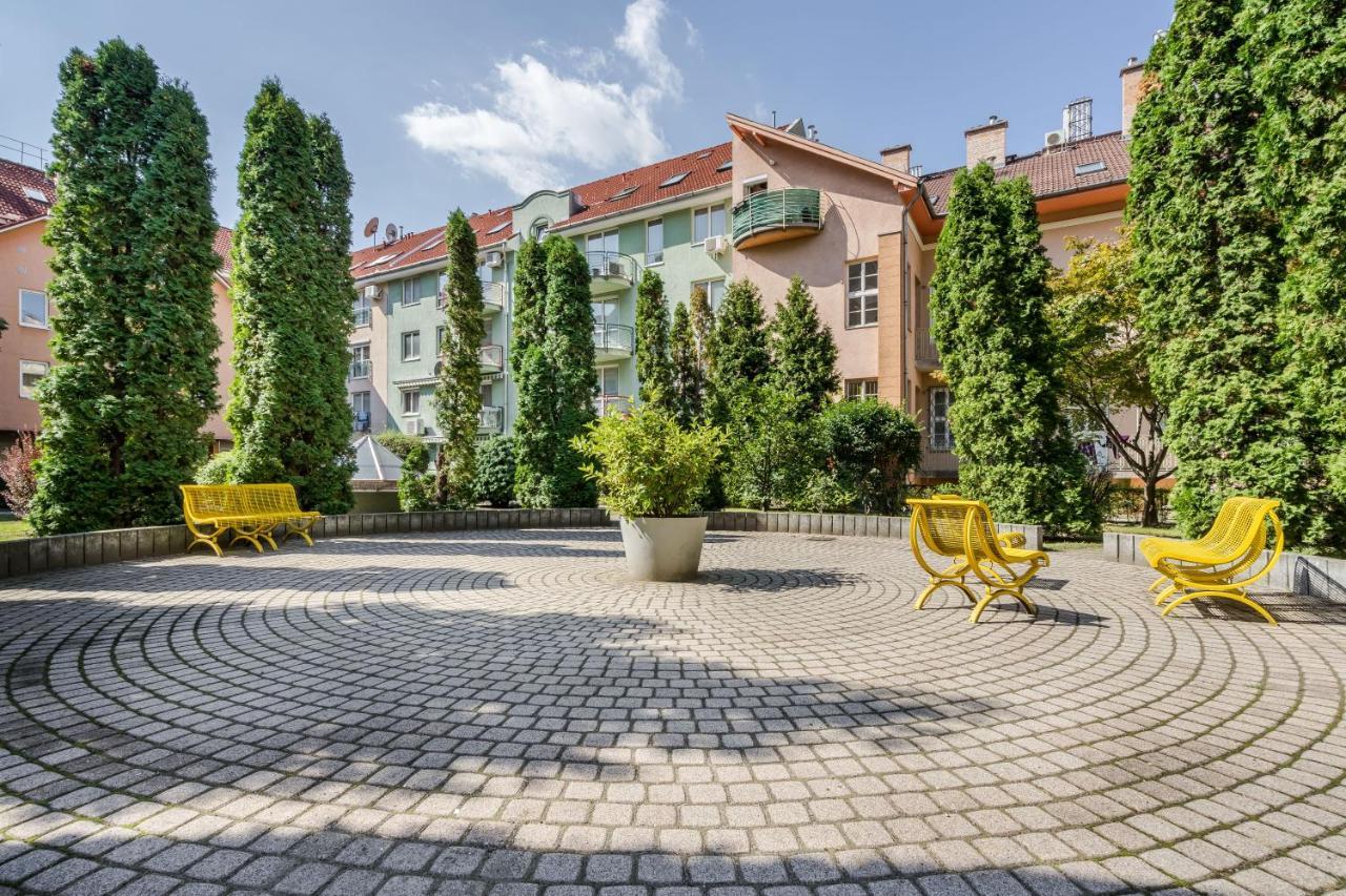 Beautiful Three Bedrooms Apartment With Free Parking Close To The Danube Coast Budapest Extérieur photo